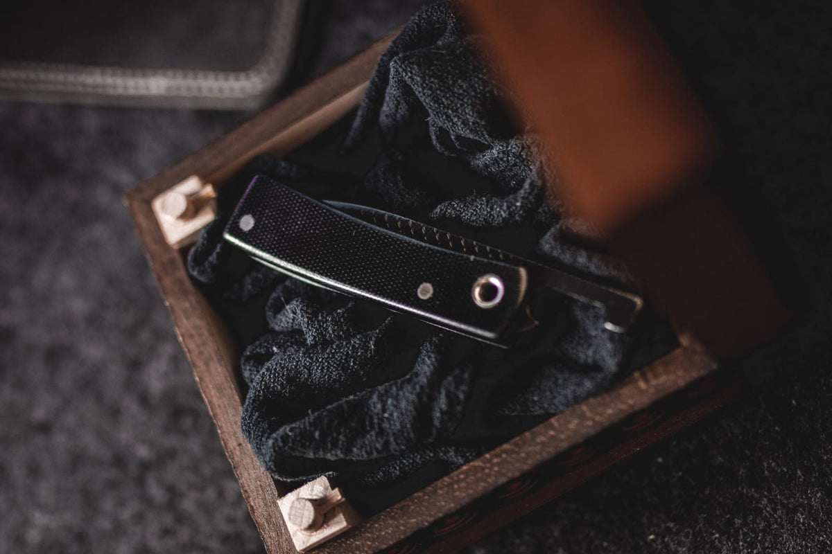 V2 Morris Collab Friction Folder (tracked postage inc)